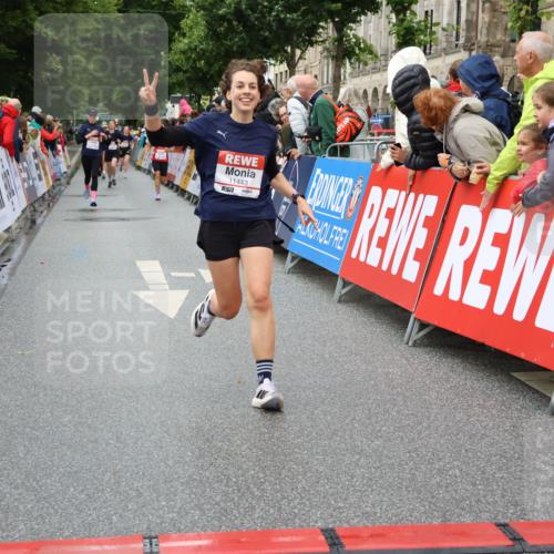 14.06.2026 - REWE Women's Run Strokosch-Dieckow http://msf.ph/oto/9773216 14.06.2026 09:55:23 Ziel 10997, 11443 meine-sportfotos.de