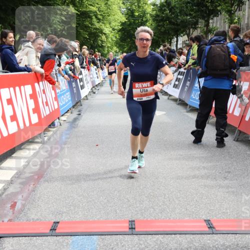 14.06.2026 - REWE Women's Run Strokosch-Dieckow http://msf.ph/oto/9773259 14.06.2026 10:54:48 Ziel 5189, 5516, 5707, 5715 meine-sportfotos.de