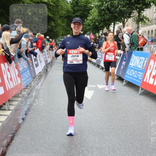 14.06.2026 - REWE Women's Run Strokosch-Dieckow http://msf.ph/oto/9773301 14.06.2026 09:55:28 Ziel 10150, 10598, 10997, 11300, 11443 meine-sportfotos.de