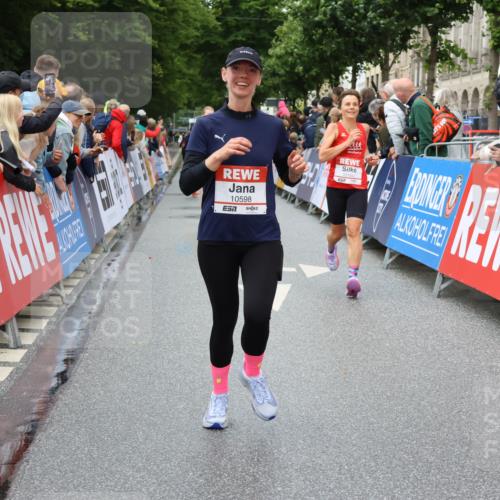 14.06.2026 - REWE Women's Run Strokosch-Dieckow http://msf.ph/oto/9773325 14.06.2026 09:55:28 Ziel 10150, 10598, 10997, 11300, 11443 meine-sportfotos.de