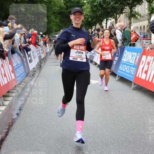 14.06.2026 - REWE Women's Run Strokosch-Dieckow http://msf.ph/oto/9773349 14.06.2026 09:55:28 Ziel 10150, 10598, 10997, 11300, 11443 meine-sportfotos.de