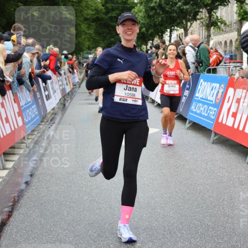 14.06.2026 - REWE Women's Run Strokosch-Dieckow http://msf.ph/oto/9773361 14.06.2026 09:55:28 Ziel 10150, 10598, 10997, 11300, 11443 meine-sportfotos.de