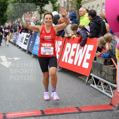 14.06.2026 - REWE Women's Run Strokosch-Dieckow http://msf.ph/oto/9773405 14.06.2026 09:55:30 Ziel 10150, 10598, 11300, 11443 meine-sportfotos.de