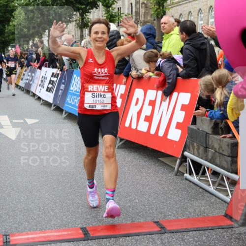 14.06.2026 - REWE Women's Run Strokosch-Dieckow http://msf.ph/oto/9773416 14.06.2026 09:55:30 Ziel 10150, 10598, 11300, 11443 meine-sportfotos.de