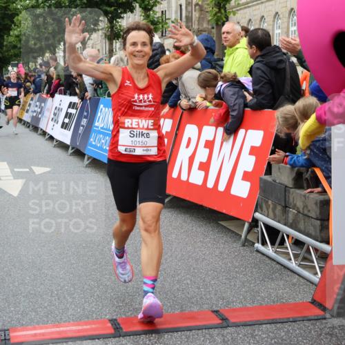 14.06.2026 - REWE Women's Run Strokosch-Dieckow http://msf.ph/oto/9773427 14.06.2026 09:55:30 Ziel 10150, 10598, 11300, 11443 meine-sportfotos.de