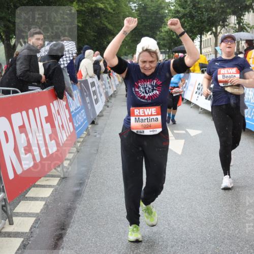 14.06.2026 - REWE Women's Run Strokosch-Dieckow http://msf.ph/oto/9773594 14.06.2026 11:08:44 Ziel 5224, 5235, 5413, 5414, 5596, 5779, 5851, 5852, 5994 meine-sportfotos.de