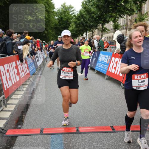 14.06.2026 - REWE Women's Run Strokosch-Dieckow http://msf.ph/oto/9773786 14.06.2026 09:55:44 Ziel 10104, 10119, 10129, 10358, 10364, 10372, 10496, 10600, 10662, 10687, 10699, 10810, 10927, 11089, 11454 meine-sportfotos.de