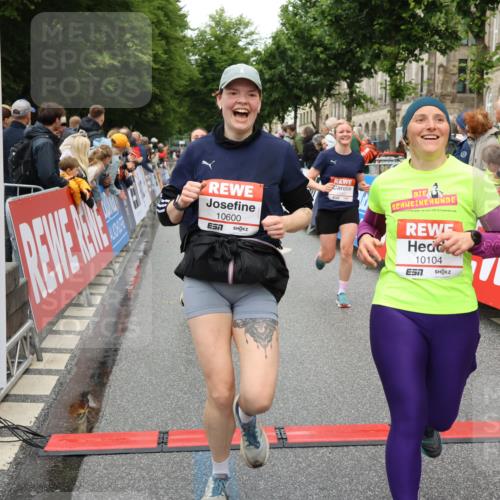 14.06.2026 - REWE Women's Run Strokosch-Dieckow http://msf.ph/oto/9773846 14.06.2026 09:55:46 Ziel 10104, 10119, 10129, 10358, 10364, 10372, 10496, 10600, 10662, 10687, 10699, 10927, 11454 meine-sportfotos.de
