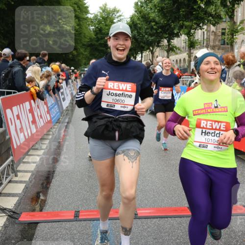 14.06.2026 - REWE Women's Run Strokosch-Dieckow http://msf.ph/oto/9773855 14.06.2026 09:55:46 Ziel 10104, 10119, 10129, 10358, 10364, 10372, 10496, 10600, 10662, 10687, 10699, 10927, 11454 meine-sportfotos.de