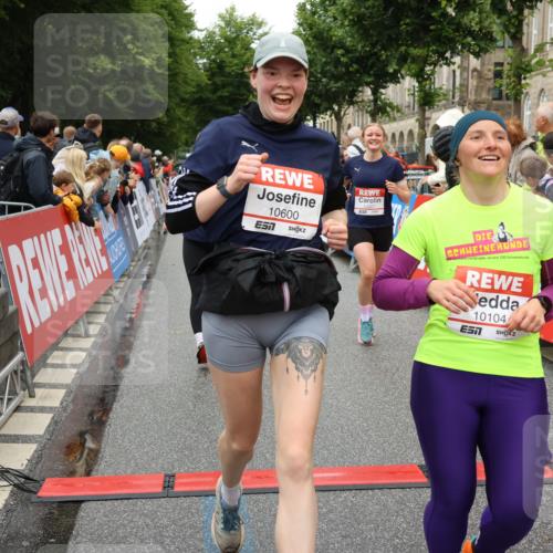 14.06.2026 - REWE Women's Run Strokosch-Dieckow http://msf.ph/oto/9773865 14.06.2026 09:55:46 Ziel 10104, 10119, 10129, 10358, 10364, 10372, 10496, 10600, 10662, 10687, 10699, 10927, 11454 meine-sportfotos.de
