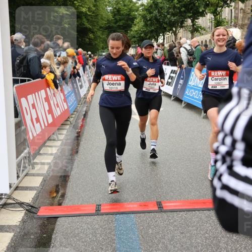 14.06.2026 - REWE Women's Run Strokosch-Dieckow http://msf.ph/oto/9773888 14.06.2026 09:55:47 Ziel 10104, 10119, 10129, 10358, 10364, 10372, 10496, 10600, 10623, 10662, 10687, 10699, 10927, 11454 meine-sportfotos.de