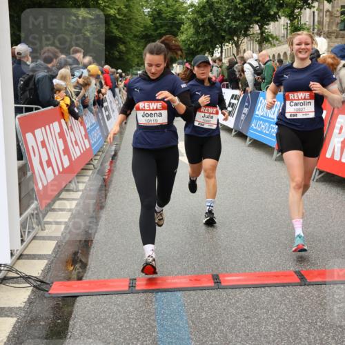 14.06.2026 - REWE Women's Run Strokosch-Dieckow http://msf.ph/oto/9773900 14.06.2026 09:55:47 Ziel 10104, 10119, 10129, 10358, 10364, 10372, 10496, 10600, 10623, 10662, 10687, 10699, 10927, 11454 meine-sportfotos.de