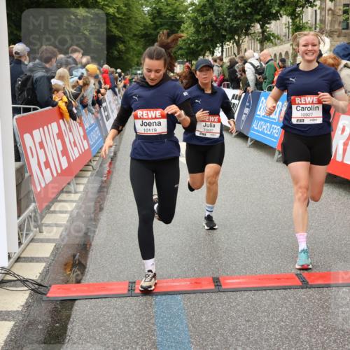 14.06.2026 - REWE Women's Run Strokosch-Dieckow http://msf.ph/oto/9773911 14.06.2026 09:55:47 Ziel 10104, 10119, 10129, 10358, 10364, 10372, 10496, 10600, 10623, 10662, 10687, 10699, 10927, 11454 meine-sportfotos.de