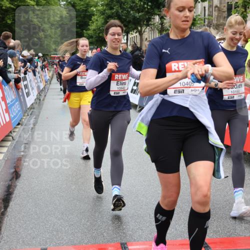 14.06.2026 - REWE Women's Run Strokosch-Dieckow http://msf.ph/oto/9773945 14.06.2026 09:59:45 Ziel 10088, 10190, 10264, 10279, 10280, 10405, 10542, 10567, 10664, 10721, 10858, 11005, 11221, 11275 meine-sportfotos.de