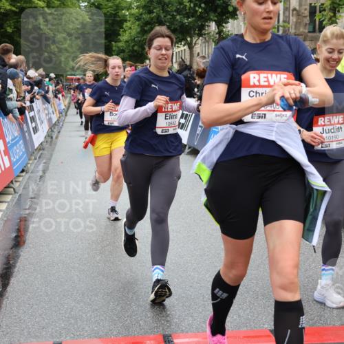 14.06.2026 - REWE Women's Run Strokosch-Dieckow http://msf.ph/oto/9773963 14.06.2026 09:59:45 Ziel 10088, 10190, 10264, 10279, 10280, 10405, 10542, 10567, 10664, 10721, 10858, 11005, 11221, 11275 meine-sportfotos.de