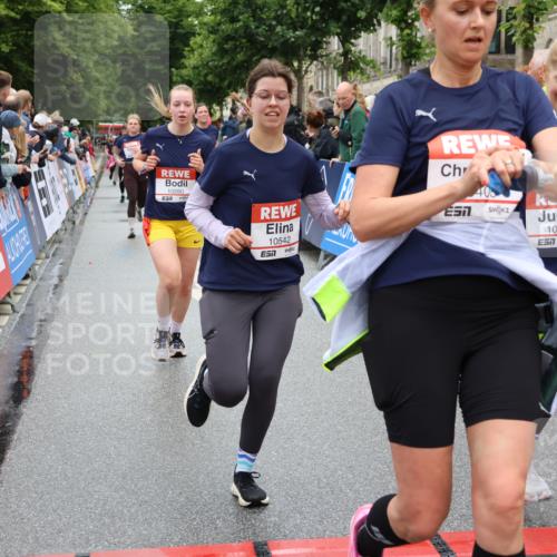 14.06.2026 - REWE Women's Run Strokosch-Dieckow http://msf.ph/oto/9773994 14.06.2026 09:59:45 Ziel 10088, 10190, 10264, 10279, 10280, 10405, 10542, 10567, 10664, 10721, 10858, 11005, 11221, 11275 meine-sportfotos.de