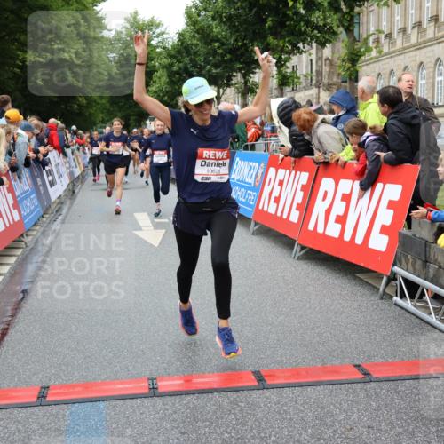 14.06.2026 - REWE Women's Run Strokosch-Dieckow http://msf.ph/oto/9774007 14.06.2026 09:55:52 Ziel 10104, 10119, 10285, 10546, 10600, 10623, 10687, 10745, 10882, 10927 meine-sportfotos.de