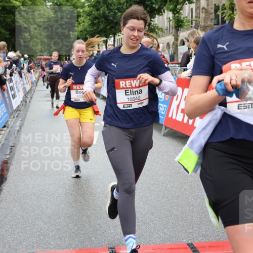 14.06.2026 - REWE Women's Run Strokosch-Dieckow http://msf.ph/oto/9774055 14.06.2026 09:59:46 Ziel 10088, 10190, 10264, 10279, 10280, 10405, 10542, 10567, 10664, 10721, 10858, 11005, 11221, 11275 meine-sportfotos.de