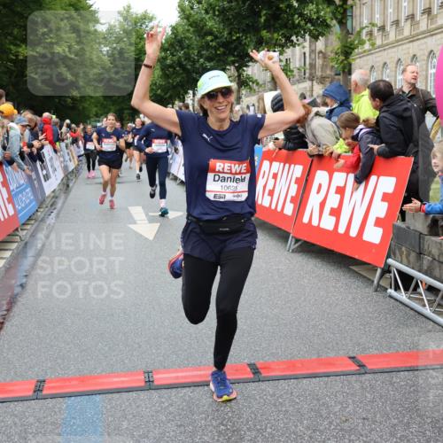 14.06.2026 - REWE Women's Run Strokosch-Dieckow http://msf.ph/oto/9774060 14.06.2026 09:55:52 Ziel 10104, 10119, 10285, 10546, 10600, 10623, 10687, 10745, 10882, 10927 meine-sportfotos.de