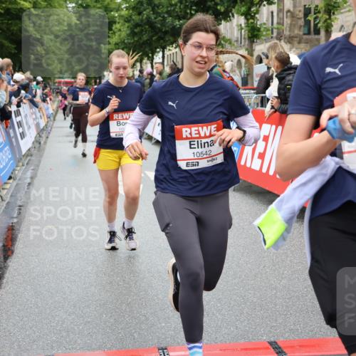 14.06.2026 - REWE Women's Run Strokosch-Dieckow http://msf.ph/oto/9774069 14.06.2026 09:59:46 Ziel 10088, 10190, 10264, 10279, 10280, 10405, 10542, 10567, 10664, 10721, 10858, 11005, 11221, 11275 meine-sportfotos.de
