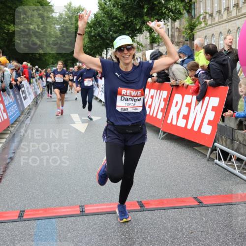 14.06.2026 - REWE Women's Run Strokosch-Dieckow http://msf.ph/oto/9774078 14.06.2026 09:55:52 Ziel 10104, 10119, 10285, 10546, 10600, 10623, 10687, 10745, 10882, 10927 meine-sportfotos.de