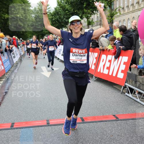 14.06.2026 - REWE Women's Run Strokosch-Dieckow http://msf.ph/oto/9774096 14.06.2026 09:55:52 Ziel 10104, 10119, 10285, 10546, 10600, 10623, 10687, 10745, 10882, 10927 meine-sportfotos.de
