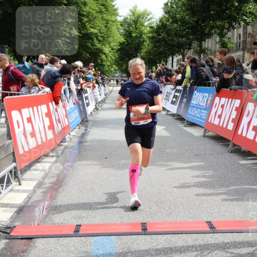 14.06.2026 - REWE Women's Run Strokosch-Dieckow http://msf.ph/oto/9774102 14.06.2026 10:53:46 Ziel 5109, 5786 meine-sportfotos.de