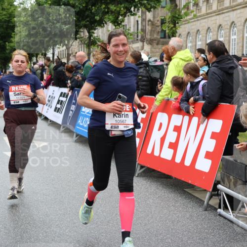 14.06.2026 - REWE Women's Run Strokosch-Dieckow http://msf.ph/oto/9774129 14.06.2026 09:59:49 Ziel 10190, 10264, 10280, 10405, 10542, 10567, 10664, 10850, 11221, 11406 meine-sportfotos.de