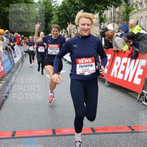 14.06.2026 - REWE Women's Run Strokosch-Dieckow http://msf.ph/oto/9774177 14.06.2026 09:55:54 Ziel 10119, 10285, 10546, 10600, 10623, 10687, 10745, 10796, 10874, 10882, 10927 meine-sportfotos.de