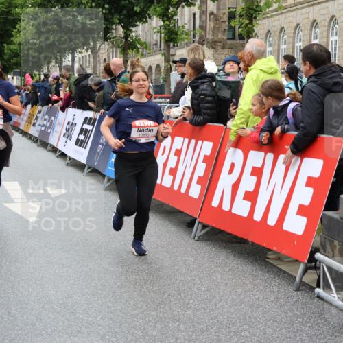14.06.2026 - REWE Women's Run Strokosch-Dieckow http://msf.ph/oto/9774189 14.06.2026 09:59:51 Ziel 10190, 10280, 10405, 10542, 10567, 10664, 10850, 11221, 11371, 11406 meine-sportfotos.de