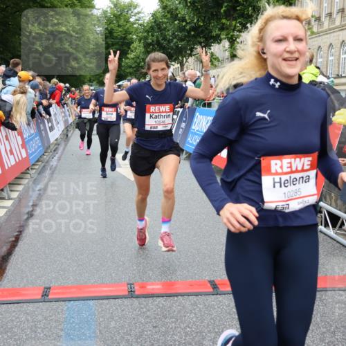 14.06.2026 - REWE Women's Run Strokosch-Dieckow http://msf.ph/oto/9774190 14.06.2026 09:55:54 Ziel 10119, 10285, 10546, 10600, 10623, 10687, 10745, 10796, 10874, 10882, 10927 meine-sportfotos.de