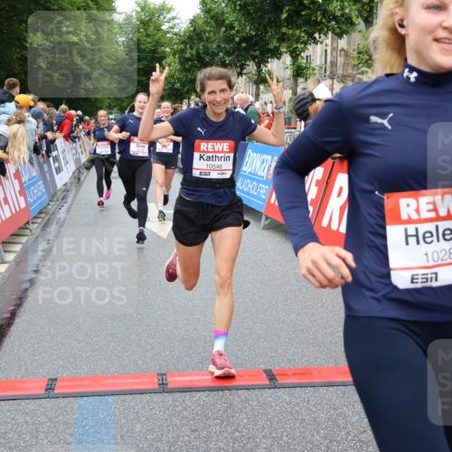 14.06.2026 - REWE Women's Run Strokosch-Dieckow http://msf.ph/oto/9774220 14.06.2026 09:55:55 Ziel 10119, 10285, 10546, 10623, 10687, 10745, 10796, 10874, 10882, 10927 meine-sportfotos.de