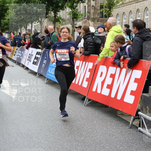 14.06.2026 - REWE Women's Run Strokosch-Dieckow http://msf.ph/oto/9774224 14.06.2026 09:59:51 Ziel 10190, 10280, 10405, 10542, 10567, 10664, 10850, 11221, 11371, 11406 meine-sportfotos.de