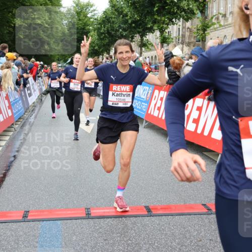 14.06.2026 - REWE Women's Run Strokosch-Dieckow http://msf.ph/oto/9774236 14.06.2026 09:55:55 Ziel 10119, 10285, 10546, 10623, 10687, 10745, 10796, 10874, 10882, 10927 meine-sportfotos.de