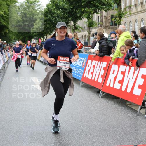 14.06.2026 - REWE Women's Run Strokosch-Dieckow http://msf.ph/oto/9774242 14.06.2026 09:59:52 Ziel 10190, 10280, 10405, 10542, 10567, 10616, 10664, 10850, 10881, 11221, 11371, 11406 meine-sportfotos.de