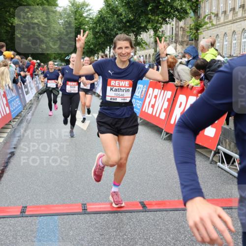 14.06.2026 - REWE Women's Run Strokosch-Dieckow http://msf.ph/oto/9774251 14.06.2026 09:55:55 Ziel 10119, 10285, 10546, 10623, 10687, 10745, 10796, 10874, 10882, 10927 meine-sportfotos.de