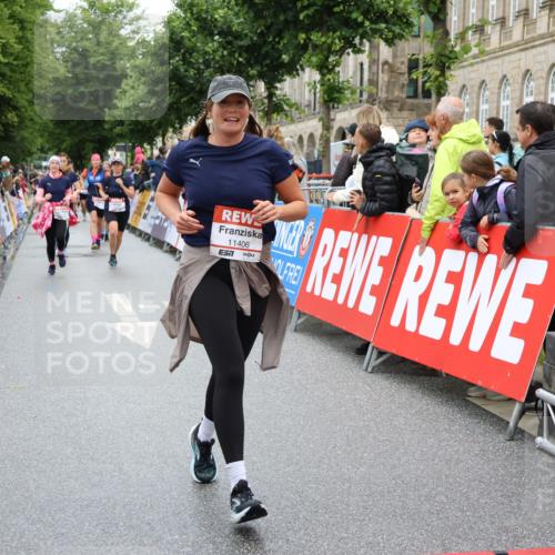 14.06.2026 - REWE Women's Run Strokosch-Dieckow http://msf.ph/oto/9774258 14.06.2026 09:59:52 Ziel 10190, 10280, 10405, 10542, 10567, 10616, 10664, 10850, 10881, 11221, 11371, 11406 meine-sportfotos.de