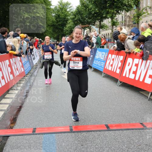 14.06.2026 - REWE Women's Run Strokosch-Dieckow http://msf.ph/oto/9774269 14.06.2026 09:55:56 Ziel 10285, 10546, 10623, 10745, 10796, 10874, 10882, 11409 meine-sportfotos.de