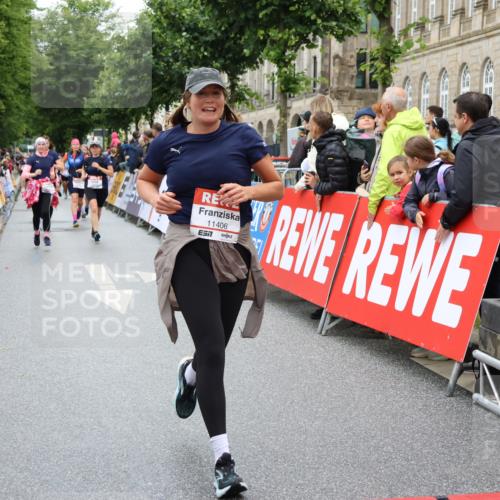 14.06.2026 - REWE Women's Run Strokosch-Dieckow http://msf.ph/oto/9774275 14.06.2026 09:59:52 Ziel 10190, 10280, 10405, 10542, 10567, 10616, 10664, 10850, 10881, 11221, 11371, 11406 meine-sportfotos.de