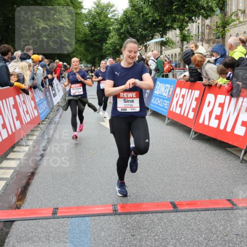 14.06.2026 - REWE Women's Run Strokosch-Dieckow http://msf.ph/oto/9774286 14.06.2026 09:55:56 Ziel 10285, 10546, 10623, 10745, 10796, 10874, 10882, 11409 meine-sportfotos.de