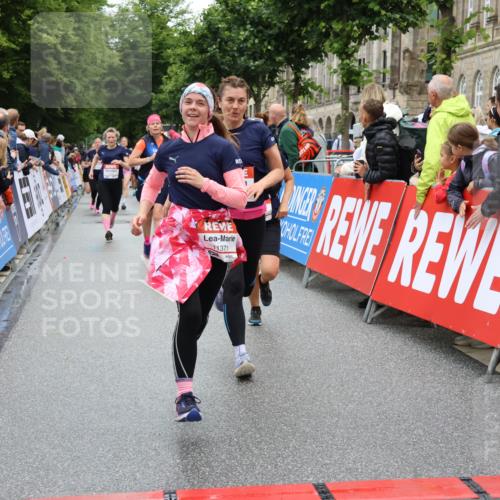 14.06.2026 - REWE Women's Run Strokosch-Dieckow http://msf.ph/oto/9774293 14.06.2026 09:59:55 Ziel 10093, 10556, 10567, 10616, 10850, 10881, 11221, 11371, 11406, 11441 meine-sportfotos.de