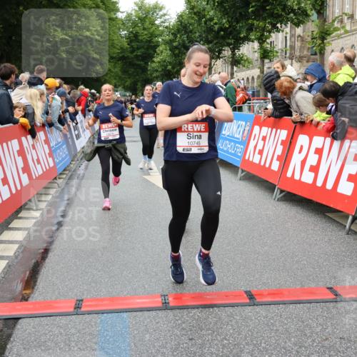 14.06.2026 - REWE Women's Run Strokosch-Dieckow http://msf.ph/oto/9774305 14.06.2026 09:55:56 Ziel 10285, 10546, 10623, 10745, 10796, 10874, 10882, 11409 meine-sportfotos.de
