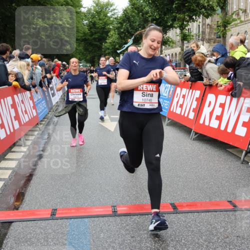 14.06.2026 - REWE Women's Run Strokosch-Dieckow http://msf.ph/oto/9774338 14.06.2026 09:55:56 Ziel 10285, 10546, 10623, 10745, 10796, 10874, 10882, 11409 meine-sportfotos.de
