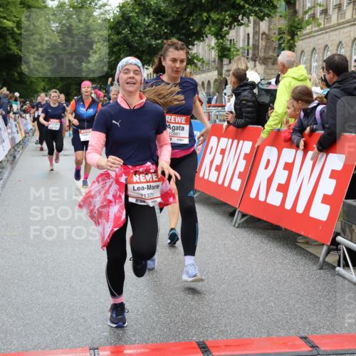 14.06.2026 - REWE Women's Run Strokosch-Dieckow http://msf.ph/oto/9774346 14.06.2026 09:59:56 Ziel 10093, 10556, 10567, 10616, 10850, 10881, 11221, 11371, 11406, 11441 meine-sportfotos.de