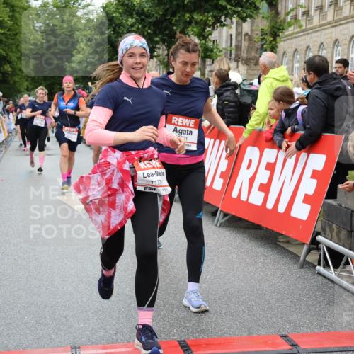 14.06.2026 - REWE Women's Run Strokosch-Dieckow http://msf.ph/oto/9774377 14.06.2026 09:59:56 Ziel 10093, 10556, 10567, 10616, 10850, 10881, 11221, 11371, 11406, 11441 meine-sportfotos.de