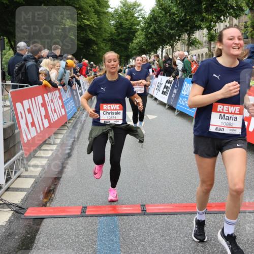 14.06.2026 - REWE Women's Run Strokosch-Dieckow http://msf.ph/oto/9774388 14.06.2026 09:55:57 Ziel 10285, 10546, 10623, 10745, 10796, 10874, 10882, 11409 meine-sportfotos.de