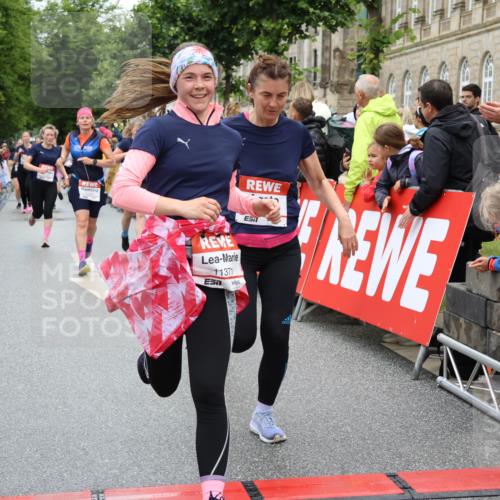 14.06.2026 - REWE Women's Run Strokosch-Dieckow http://msf.ph/oto/9774394 14.06.2026 09:59:56 Ziel 10093, 10556, 10567, 10616, 10850, 10881, 11221, 11371, 11406, 11441 meine-sportfotos.de