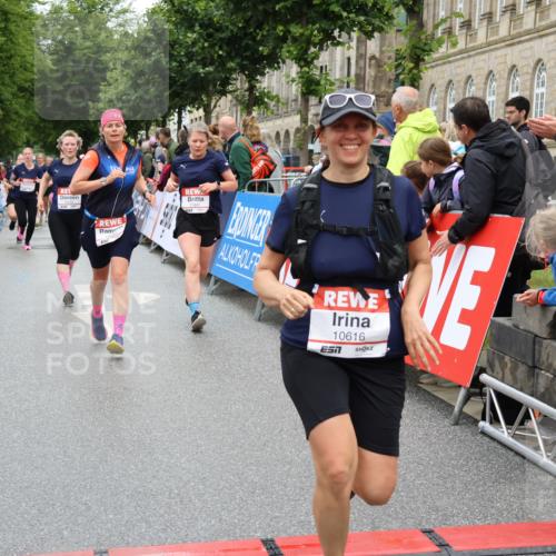 14.06.2026 - REWE Women's Run Strokosch-Dieckow http://msf.ph/oto/9774422 14.06.2026 09:59:57 Ziel 10093, 10556, 10567, 10616, 10850, 10881, 11138, 11221, 11371, 11406, 11441 meine-sportfotos.de