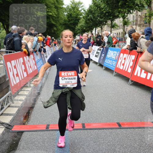 14.06.2026 - REWE Women's Run Strokosch-Dieckow http://msf.ph/oto/9774463 14.06.2026 09:55:57 Ziel 10285, 10546, 10623, 10745, 10796, 10874, 10882, 11409 meine-sportfotos.de