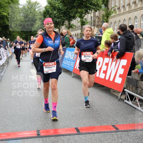 14.06.2026 - REWE Women's Run Strokosch-Dieckow http://msf.ph/oto/9774502 14.06.2026 09:59:58 Ziel 10093, 10391, 10556, 10616, 10850, 10881, 11138, 11353, 11371, 11406, 11441 meine-sportfotos.de